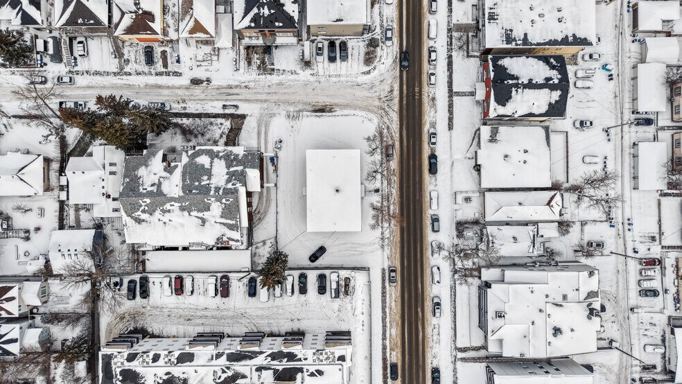 More Photos Of 1624 26 Av SW, Calgary Apartments For Sale