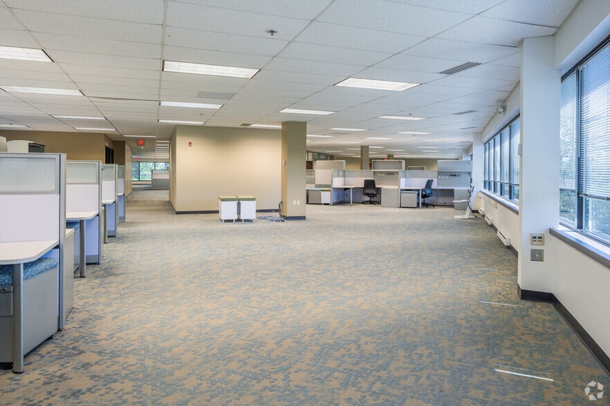 More Photos Of 11775 Borman Dr, Saint Louis Office For Sale