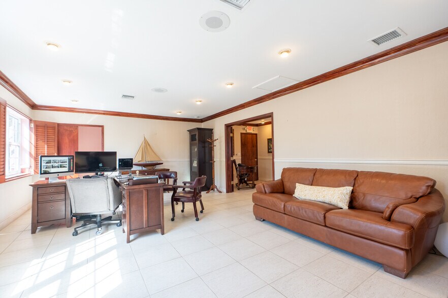 More Photos Of , Coral Gables Office For Sale