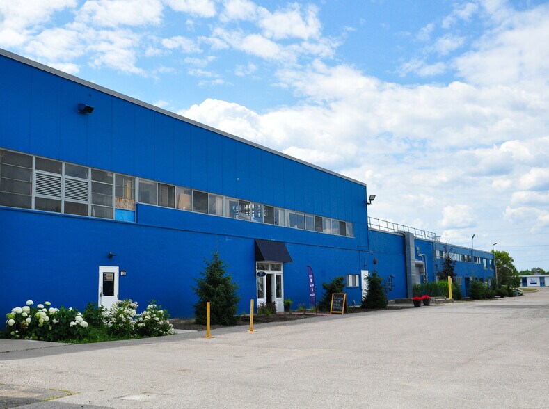More Photos Of 345 Ecclestone Dr, Bracebridge Self Storage For Lease