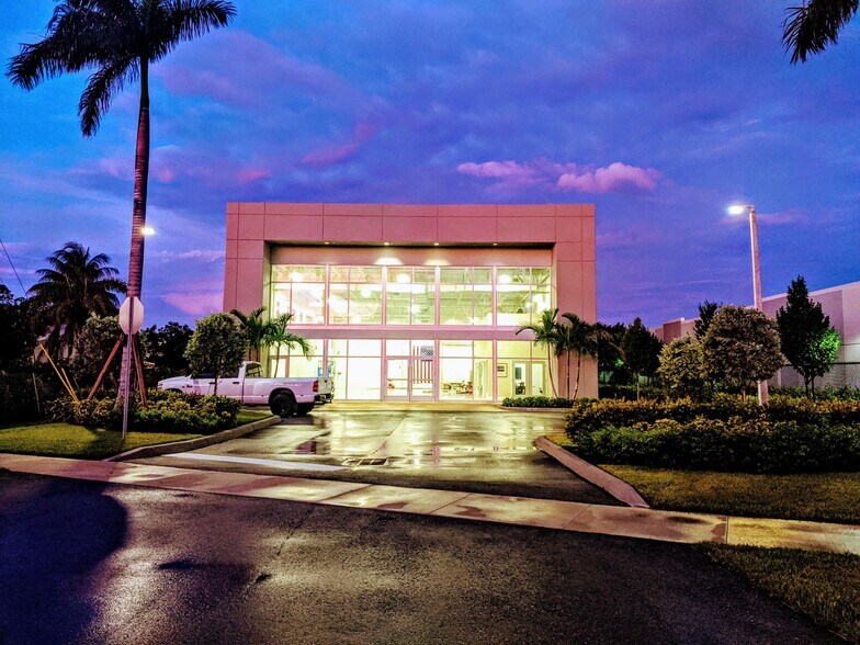Primary Photo Of 1107 Wallace Dr, Delray Beach Showroom For Sale