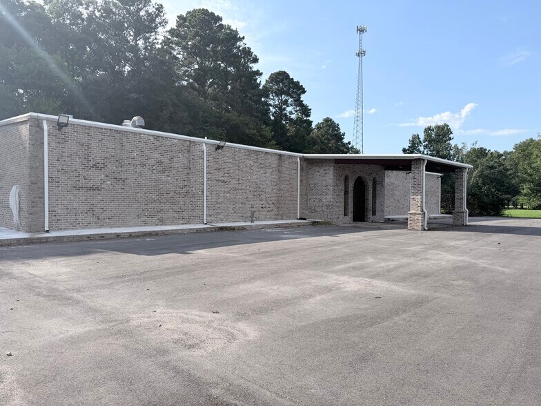Primary Photo Of 17915 Elm, Athens Religious Facility For Sale