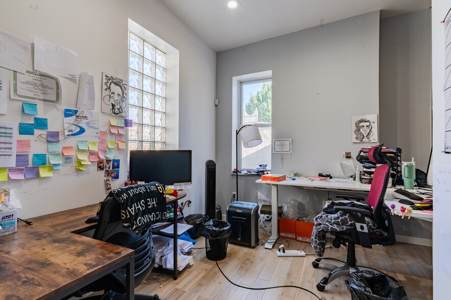 More Photos Of 319 Bainbridge St, Philadelphia Office Residential For Sale