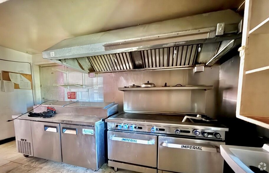 More Photos Of 82 Saddleridge Rd, Bassett Restaurant For Lease