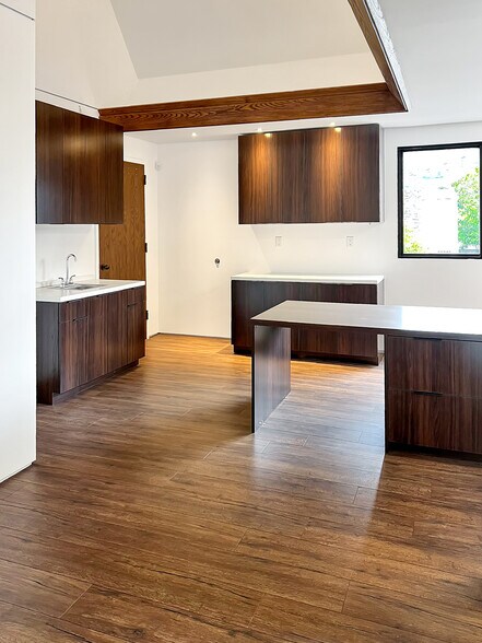 More Photos Of 318 E Glenoaks Blvd, Glendale Office For Lease