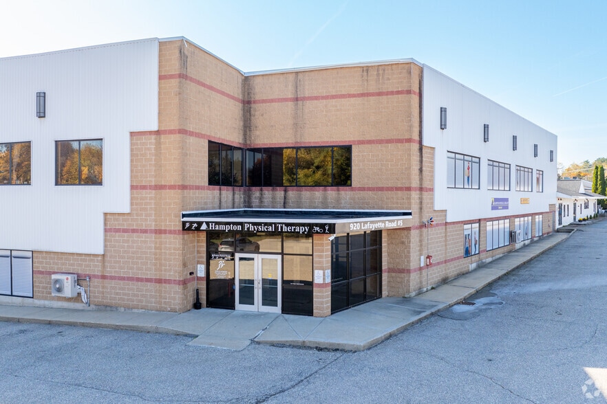 More Photos Of 920 Lafayette Rd, Seabrook Office For Lease