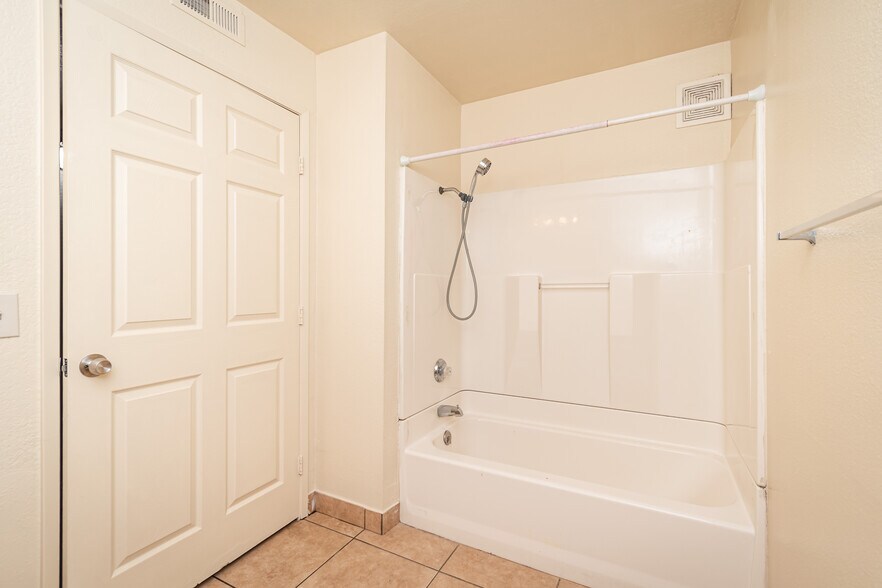 More Photos Of 1230 Melton Dr, Yuba City Apartments For Sale