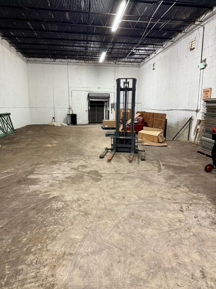 More Photos Of 6236 Miramar Pky, Miramar Showroom For Lease