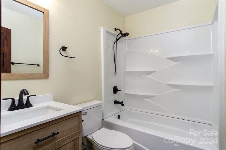 More Photos Of 390 E Main St, Old Fort Office For Sale