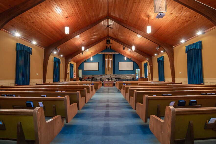 More Photos Of 733 Country Club Dr, Xenia Religious Facility For Sale