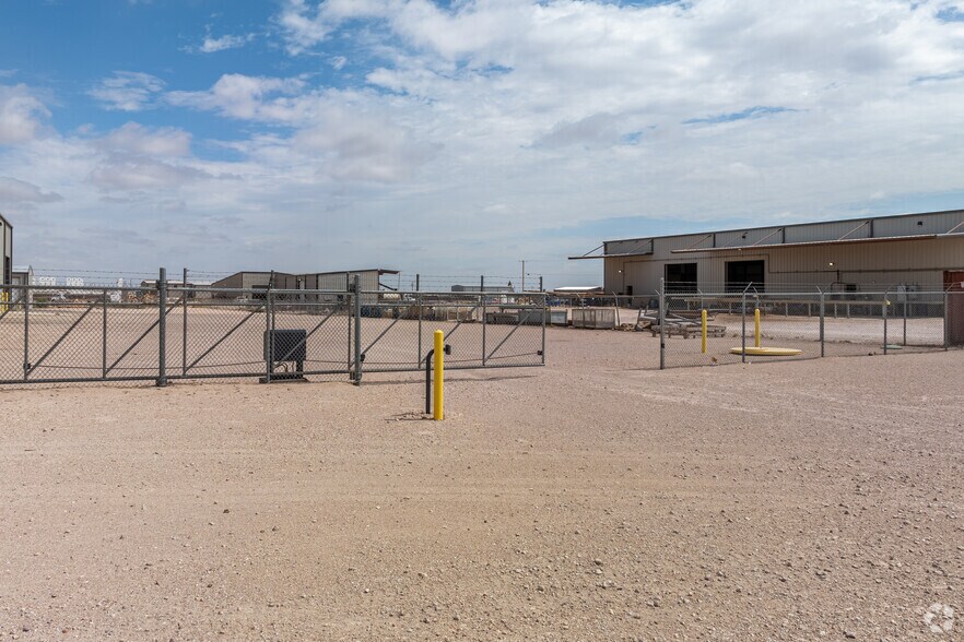 More Photos Of 10712 W County Road 77, Midland Service For Lease