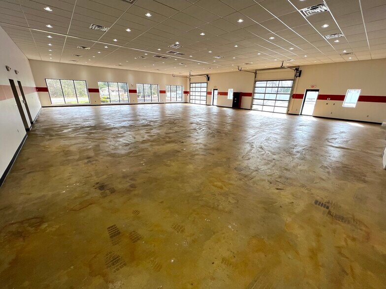 More Photos Of 485 E Taunton Ave, West Berlin Warehouse For Lease