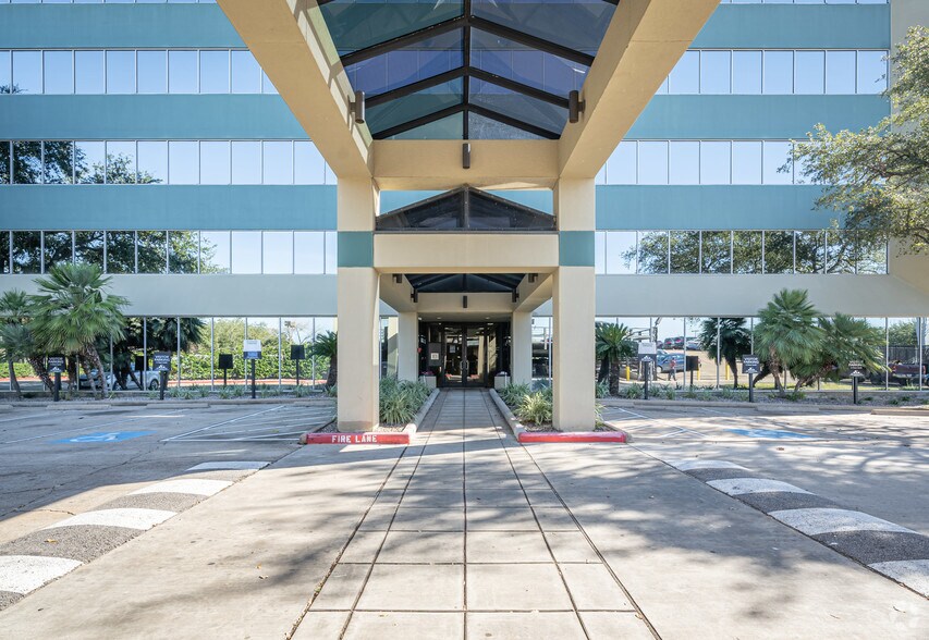 More Photos Of 2000 S Dairy Ashford Rd, Houston Office For Lease