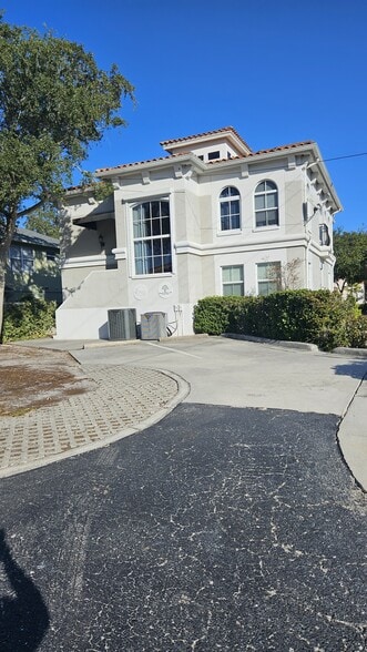 More Photos Of 3001 W Azeele St, Tampa Office For Lease