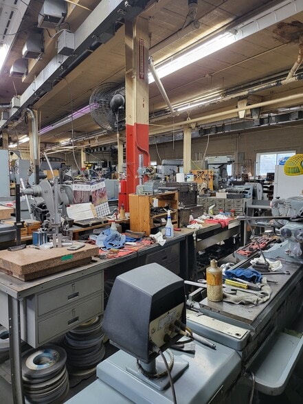 More Photos Of 15321 W Eleven Mile Rd, Oak Park Manufacturing For Sale