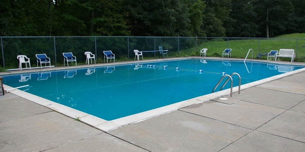 More Photos Of 6315 Paradise Valley Rd, Mount Pocono Hotel For Sale