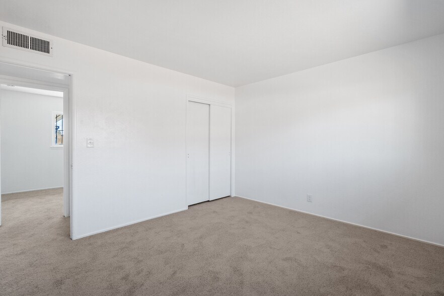 More Photos Of 4584 E Tulare Ave, Fresno Storefront Retail Residential For Sale