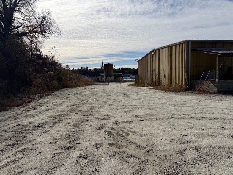 More Photos Of 429 Granite Quarry Trl, Mount Airy Warehouse For Lease