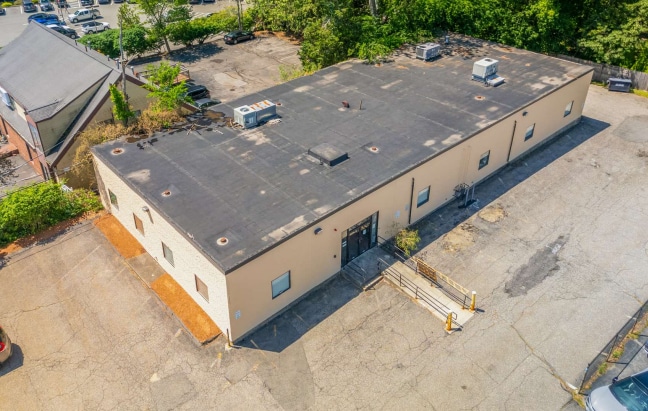 More Photos Of 89 Cambridge St, Burlington Light Distribution For Sale