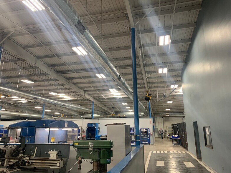 More Photos Of 919 W Mayfield Rd, Arlington Warehouse For Lease