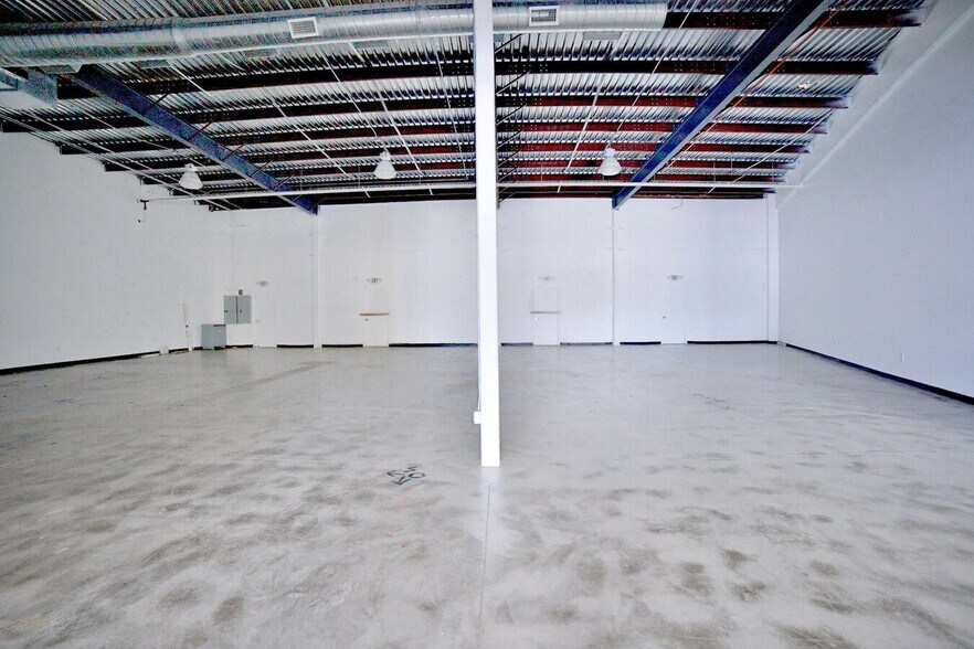 More Photos Of 11130 Gulf Fwy, Houston Storefront Retail Office For Lease