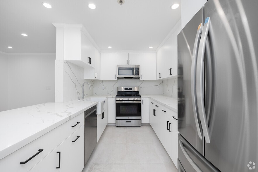 More Photos Of 6543 Franklin Ave, Hollywood Apartments For Sale