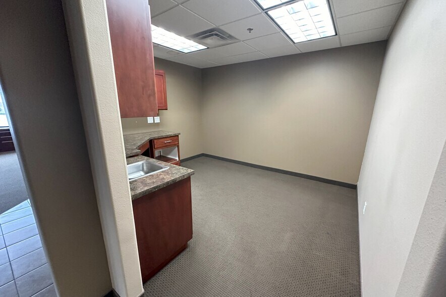 More Photos Of 1695 43rd St S, Fargo Restaurant For Lease