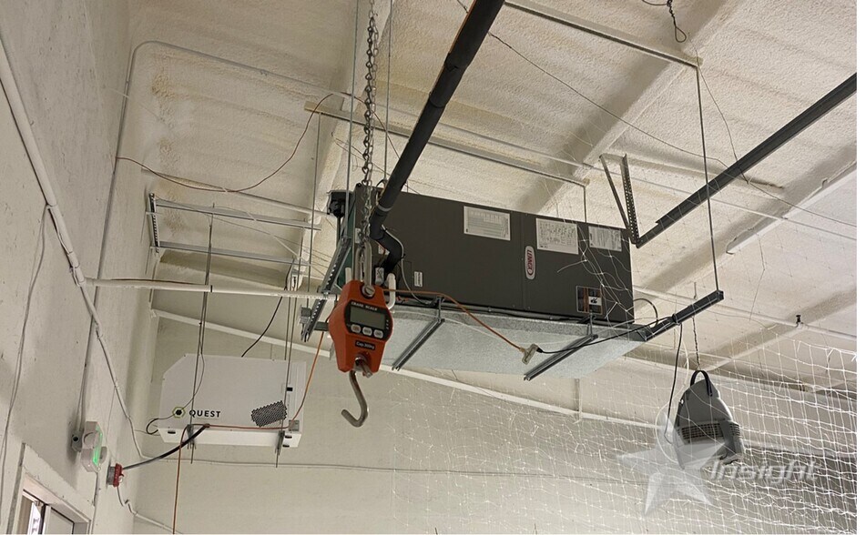 More Photos Of 810-812 SE 3rd St, Lawton Light Manufacturing For Sale