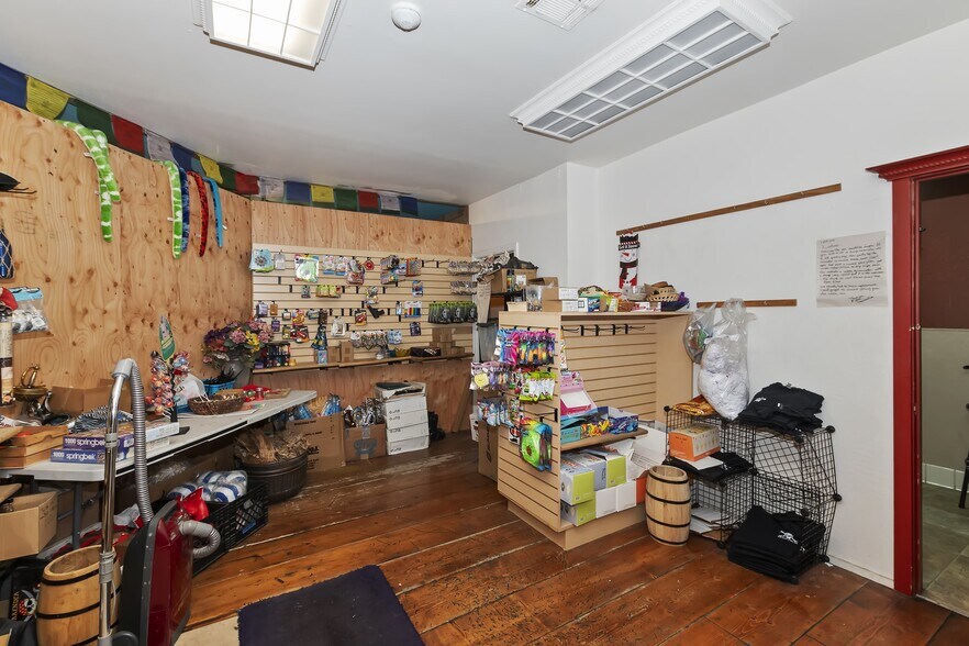 More Photos Of 40728 Village Dr, Big Bear Lake Storefront For Sale