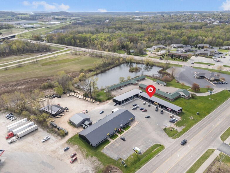 More Photos Of 1186 N Shawano St, New London General Retail For Lease