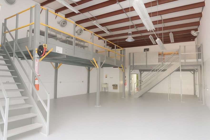 More Photos Of 2110-2180 Anntom Dr, Fort Lauderdale Warehouse For Lease