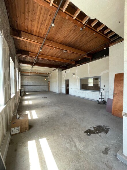 More Photos Of 5041-5047 N Western Ave, Chicago Flex For Lease