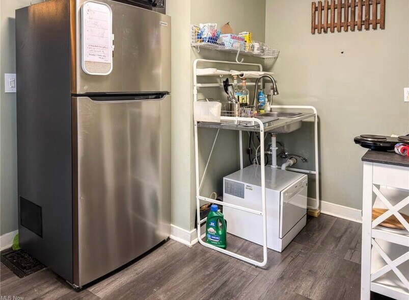 More Photos Of 8301 Lake Ave, Cleveland Flex For Sale