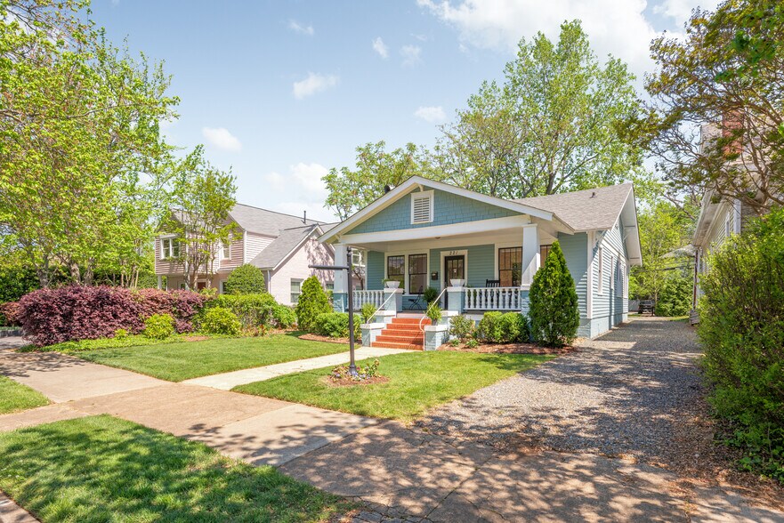 More Photos Of 221 E Kingston Ave, Charlotte Office Residential For Sale