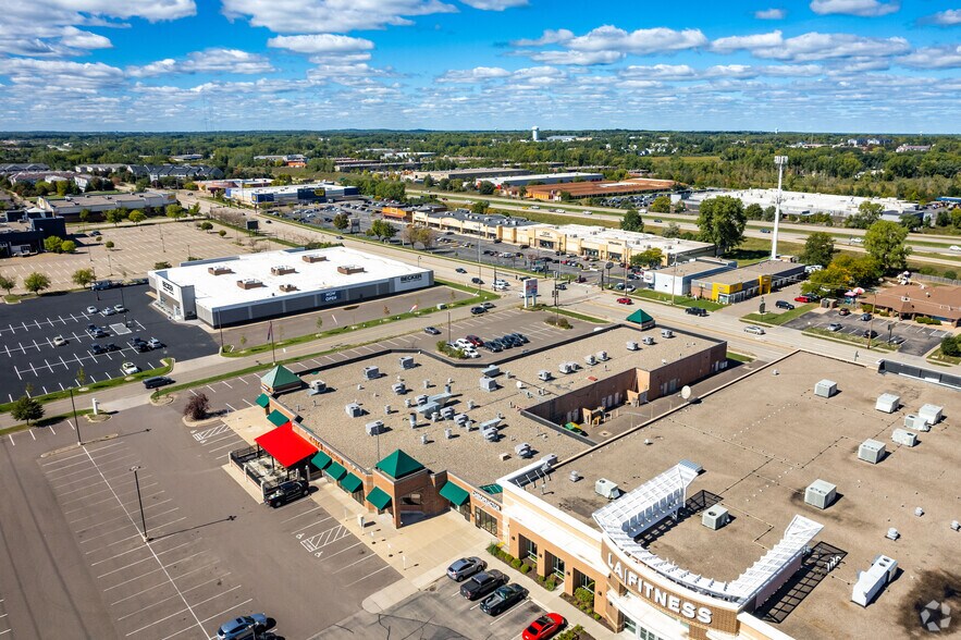 More Photos Of 1900-1940 E County Road D, Saint Paul Unknown For Lease