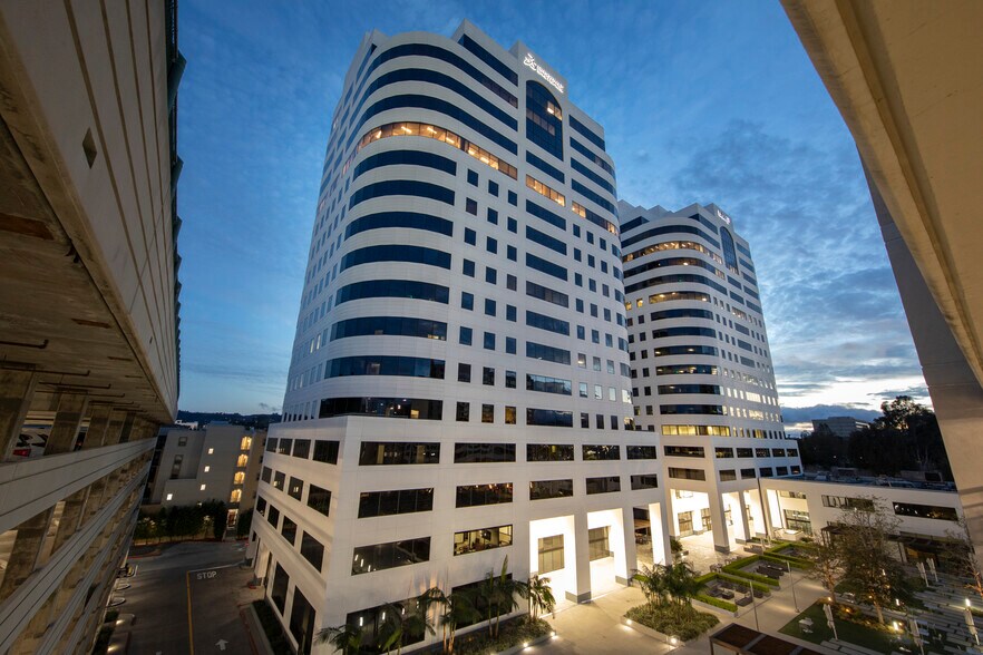 More Photos Of 6300 Canoga Ave, Woodland Hills Unknown For Lease