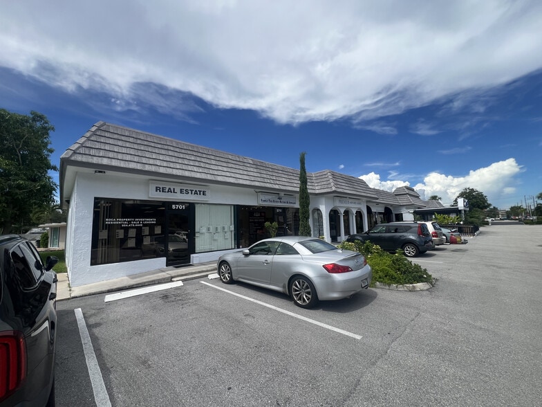 More Photos Of 5701-5781 N Federal Hwy, Boca Raton Storefront Retail Office For Lease