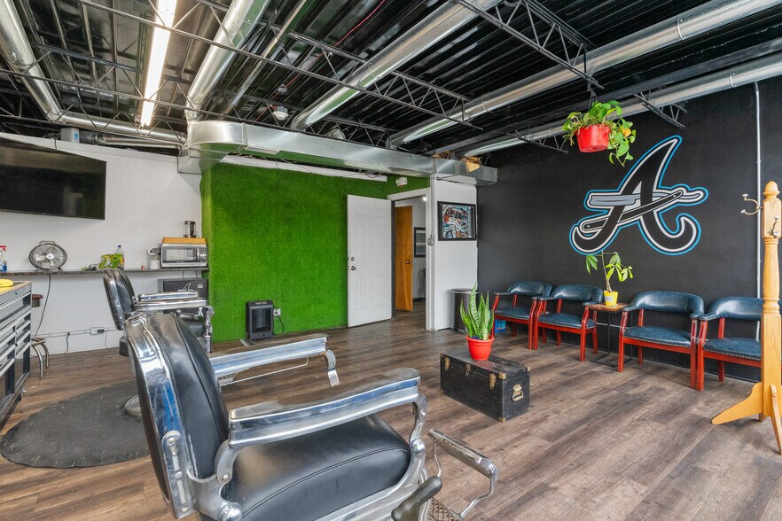 More Photos Of 3100 S Oak Park Ave, Berwyn Office For Sale