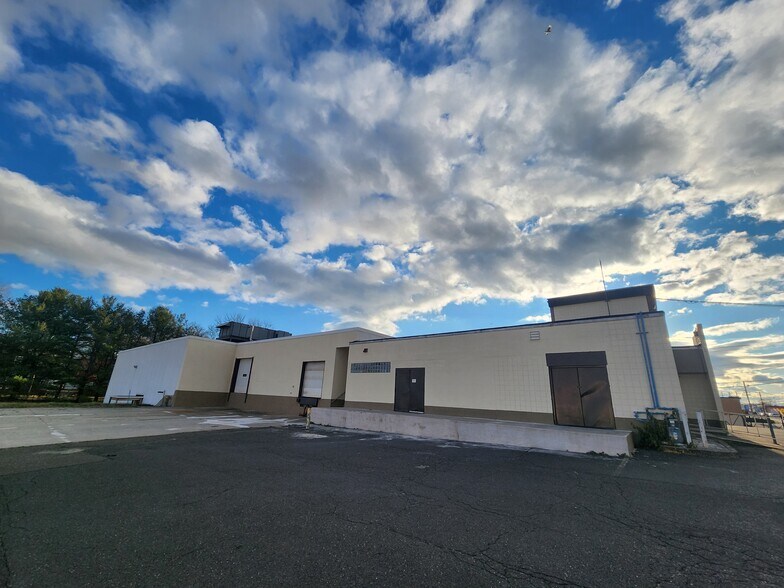More Photos Of 958-986 Boston Post Rd, West Haven Warehouse For Sale