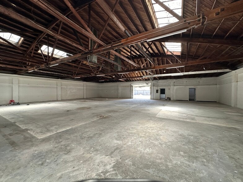 More Photos Of 431 W 10th St, San Bernardino Auto Repair For Sale
