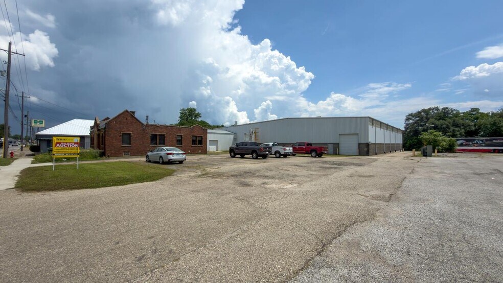 More Photos Of 700 N Eastern Ave, Connersville Industrial For Sale