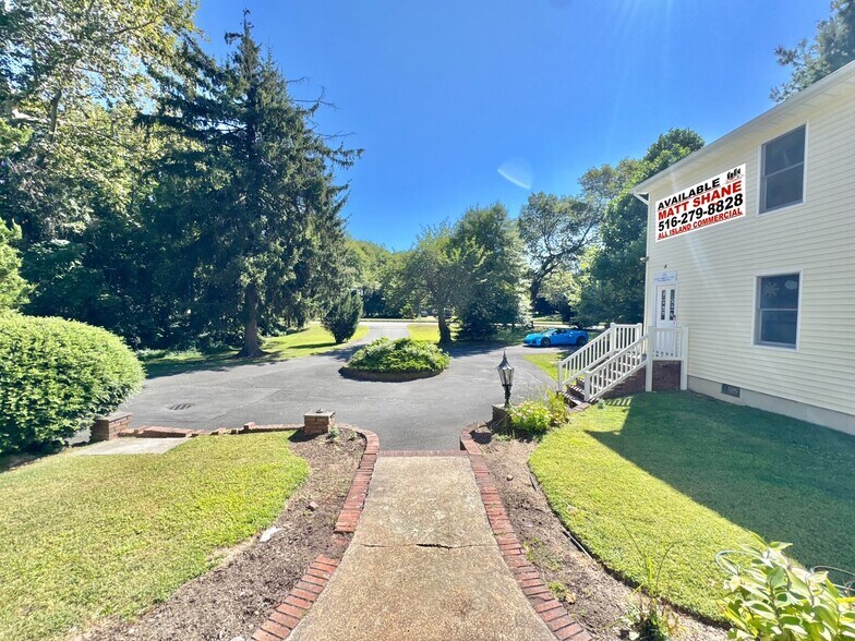 More Photos Of 329 Deer Park Rd, Dix Hills General Retail For Sale