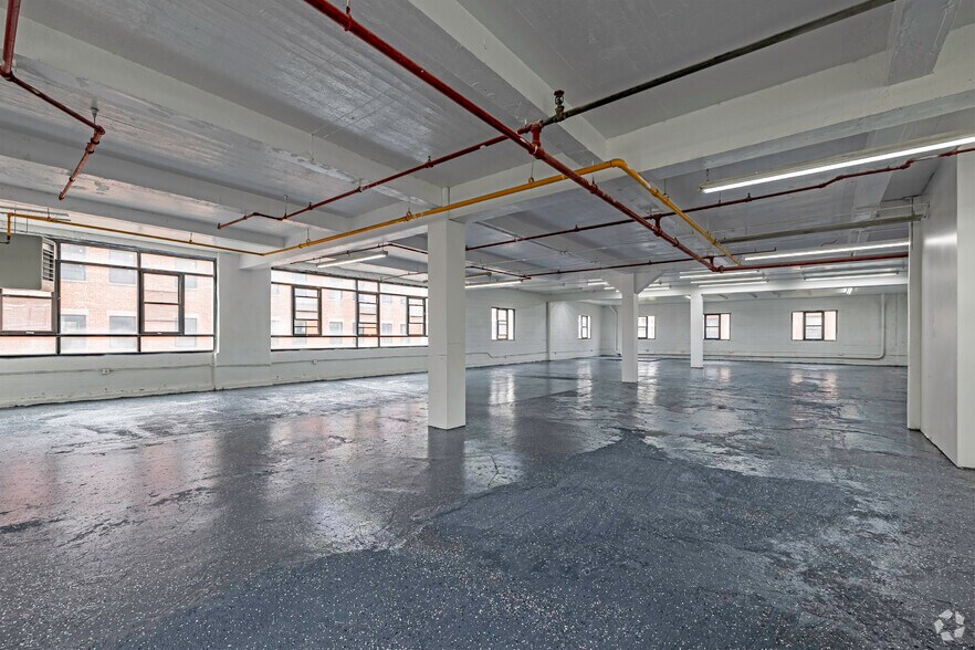 More Photos Of 753-755 E 134th St, Bronx Warehouse For Lease