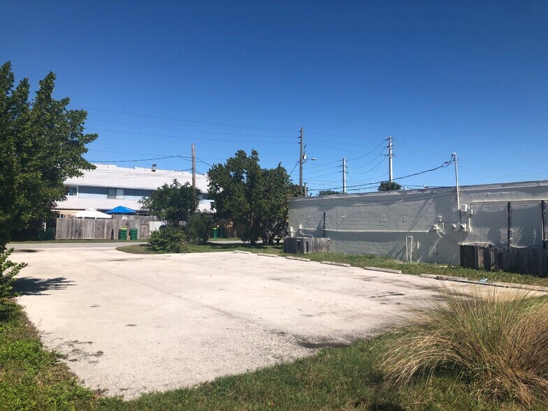 More Photos Of 1908 S Orlando Ave, Cocoa Beach Convenience Store For Sale
