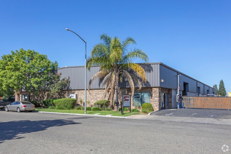 More Photos Of 2501 N Business Park Ave, Fresno Warehouse For Lease