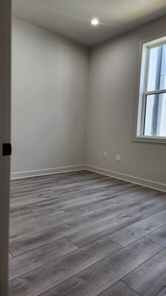 More Photos Of 1325 Main St, Katy Unknown For Lease