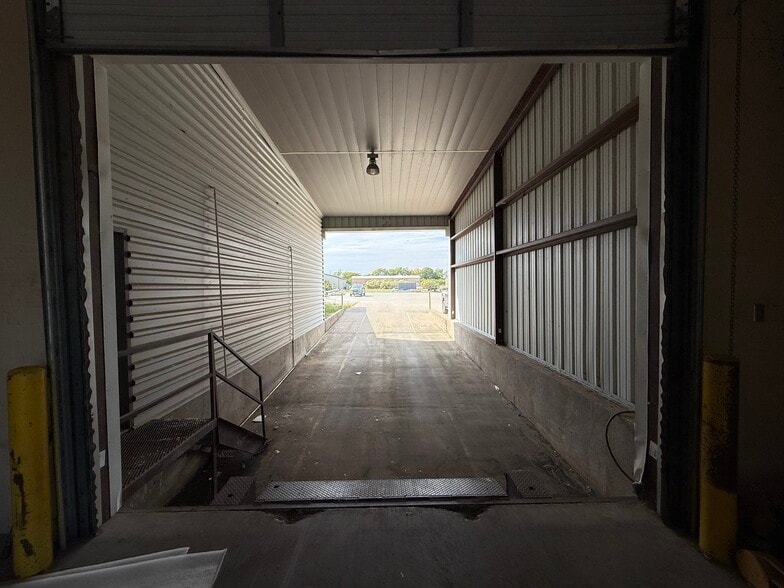 More Photos Of 11647 Armetco Dr, Justin Industrial For Lease