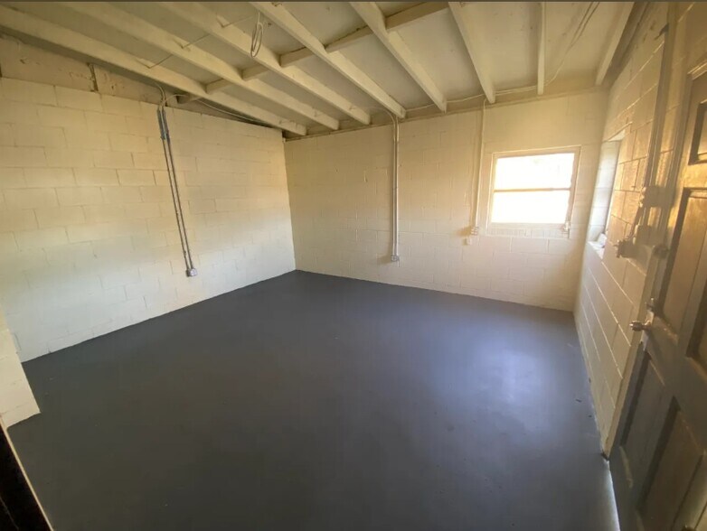 More Photos Of 507 Kings Mountain Street, York Auto Repair For Sale