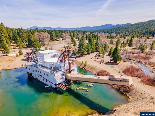 More Photos Of 179 S Mill St, Sumpter Hotel For Sale