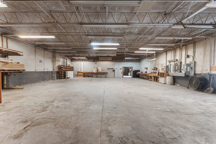 More Photos Of 4451 8th Ave S, Saint Petersburg Manufacturing For Lease